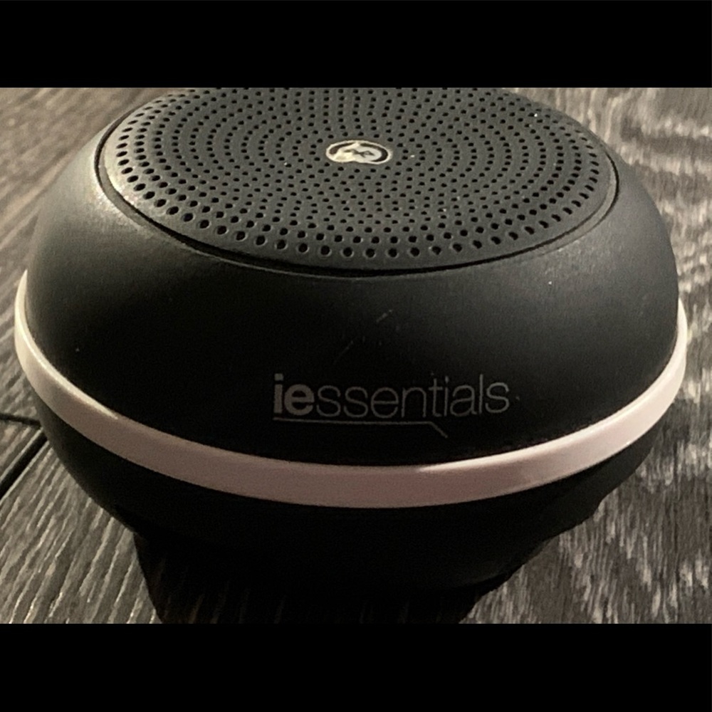 iEssentials TREK Speaker System - Wireless Speaker